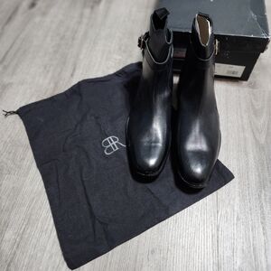 Banana Republic Men's leather boot, Size 7.5